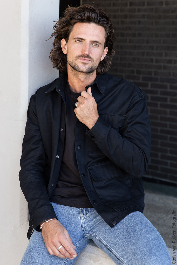 Casting, Casting foto's laten maken, Model worden, Man, Mannelijke model, Shoot, Photography, Fotografie, Noordwijk, Fotograaf Noordwijk, Mannelijk model met lang haar, Castingbureau, Model, Malemodel, Commercieel Model
