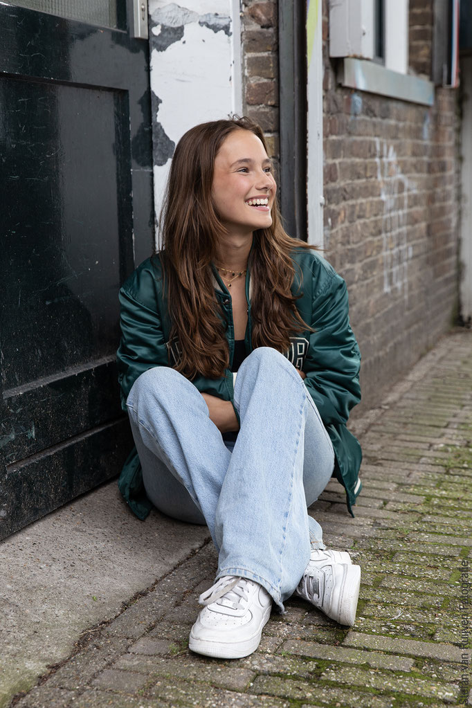 Luna gefotografeerd door Stefan van Ruijven Fotografie in het centrum van Amsterdam. Ze staat ingeschreven bij verschillende modellen- en castingbureaus en we hebben foto's gemaakt om haar portfolio een update te geven. Ze draagt verschillende outfits.