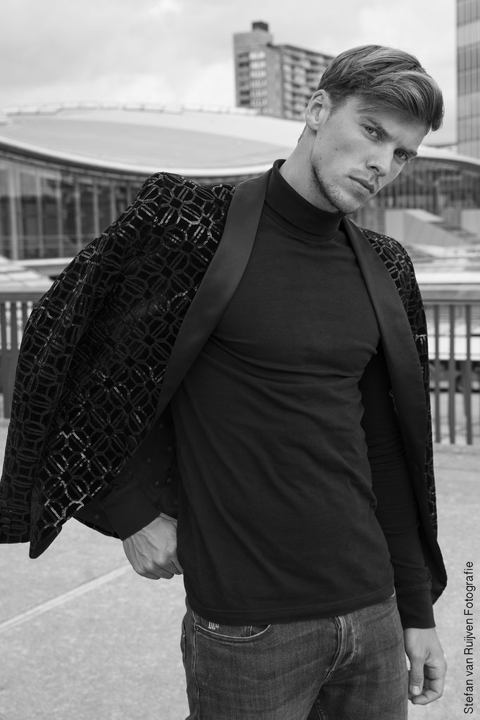 Zwart wit fotografie, black and white photography, shoot, fotoshoot, photoshoot, kleding, kledingmerk, herenlabel, mannenmode, herenmode, men's fashion, Stefan van Ruijven Fotografie, Model Malemodel, Campagnebeelden, Fotografie, Photography