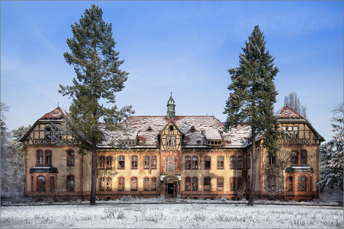 Ein Lost Place der besonderen Art: Die verfallenen und vergessenen "Heilstätten Beelitz" in Deutschland, Germany - © Oliver Jerneizig