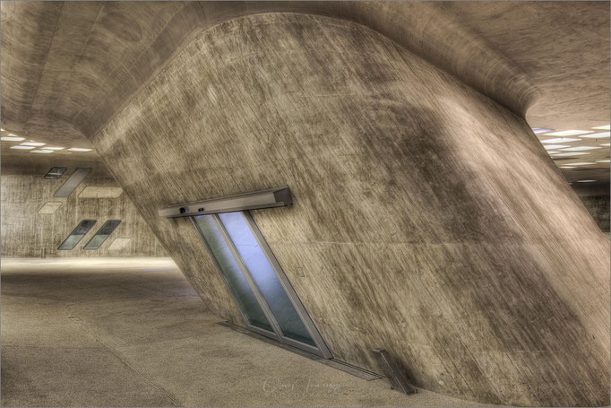 Das Wissenschaftsmuseum "Phaeno" in Wolfsburg, Niedersachsen, Deutschland  © Oliver Jerneizig