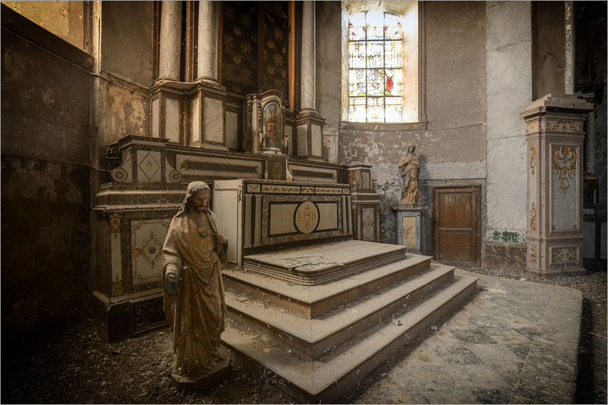Ein Lost Place der besonderen Art: Die verfallene und vergessene Kirche "Eglise Solitair" in Belgien, Belgium - © Oliver Jerneizig