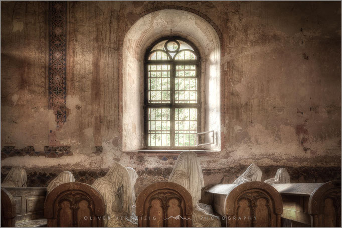 Ein Lost Place der besonderen Art: Die verfallene und vergessene Kirche "Ghost Chapel" in Tschechien, Chech Republik - © Oliver Jerneizig