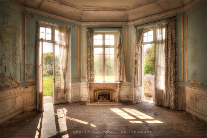 Ein Lost Place der besonderen Art: Das verfallene und vergessene "Chateau Cinderella" in Belgien, Belgium - © Oliver Jerneizig