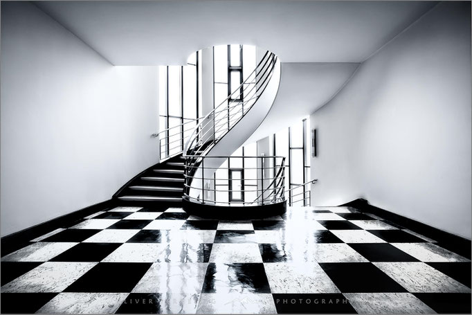 Treppenhaus in Berlin, Deutschland, Germany  © Oliver Jerneizig