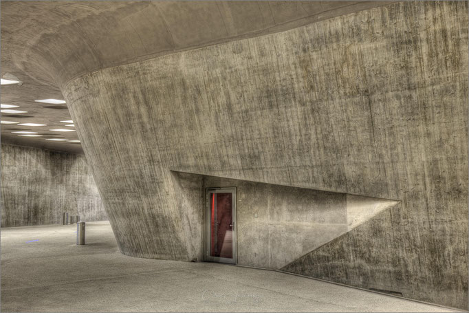 Das Wissenschaftsmuseum "Phaeno" in Wolfsburg, Niedersachsen, Deutschland  © Oliver Jerneizig
