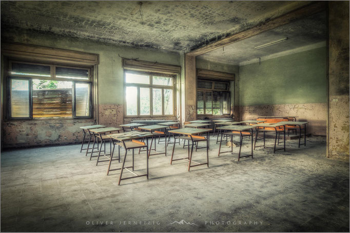 Saltrio in Italien: Ehemaliges Waisenhaus, ein Lost Place mit stiller Geschichte. Das Foto fängt die melancholische Atmosphäre dieses vergessenen Ortes ein