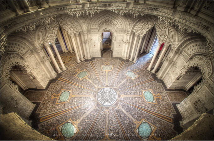 Castello Sammezzano in Italien: Ein faszinierender Lost Place, dessen maurische Pracht im Foto weiterlebt. Märchenhafte Architektur im Dornröschenschlaf in der Toskana