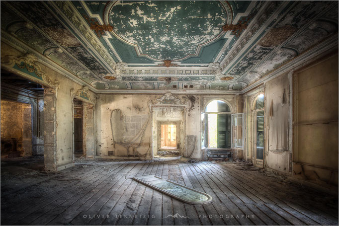 Ein Lost Place der besonderen Art: Die verfallene und vergessene Villa "Minetti" in Italien, Italy - © Oliver Jerneizig