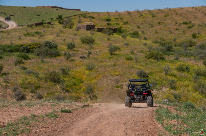 RAID BUGGY AU MAROC, une aventure de dingue au cœur de l'atlas. JOUR 1, d'Agafay aux contreforts de l'Atlas. missaventure, blog road trip, overland 4x4 et nature.