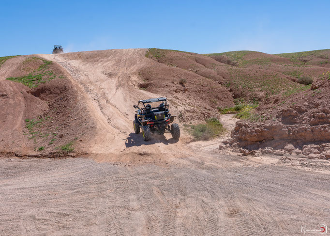 RAID BUGGY AU MAROC, une aventure de dingue au cœur de l'atlas. JOUR 1, d'Agafay aux contreforts de l'Atlas. missaventure, blog road trip, overland 4x4 et nature.