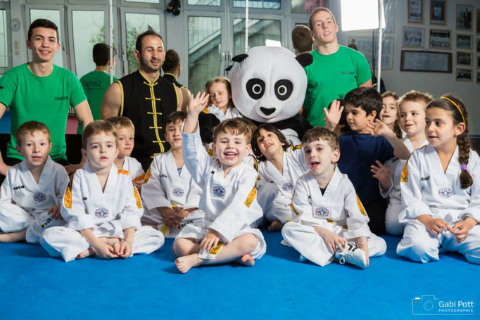 Kinder Selbstverteidigung Urla, Güzelbahçe, Türkiye İzmir Kickboks Kung-Fu ve Karate Krav Maga - Karate - Judo - Kung-Fu - Kampfkunst - Kampfsport - Mobbing - Sicherheit - Kindergarten - Grundschule - Jugendamt - Taekwondo - Aikido - Boxen - Muaythai 