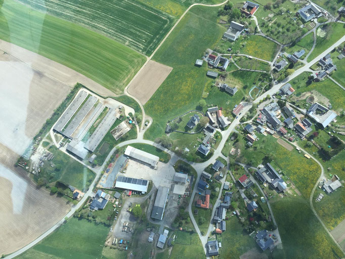 Absaufer - ganz tief um den Kirchturm!