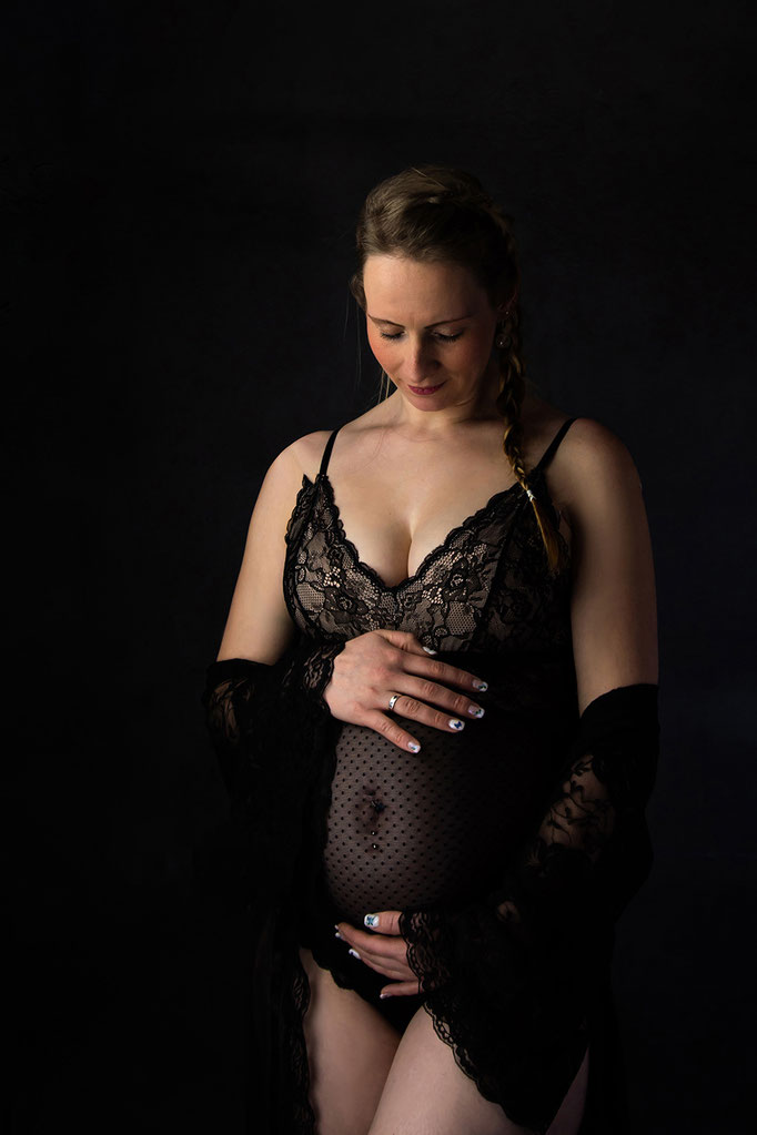 Babybauch - Shooting - Studioaufnahme Fashionorientiert 
