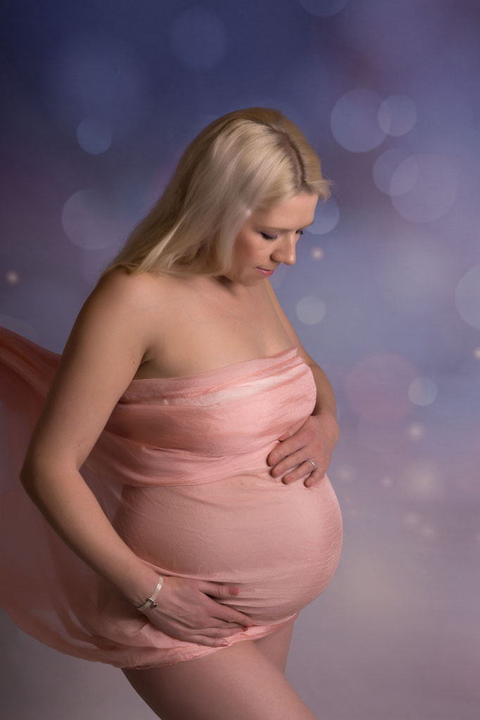 Babybauch - Shooting - Studioaufnahme mit Tüchern