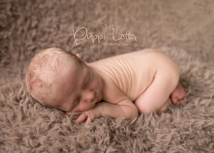 Neugeborene - Newborn - Fotoshooting indoor - PüppiLotta