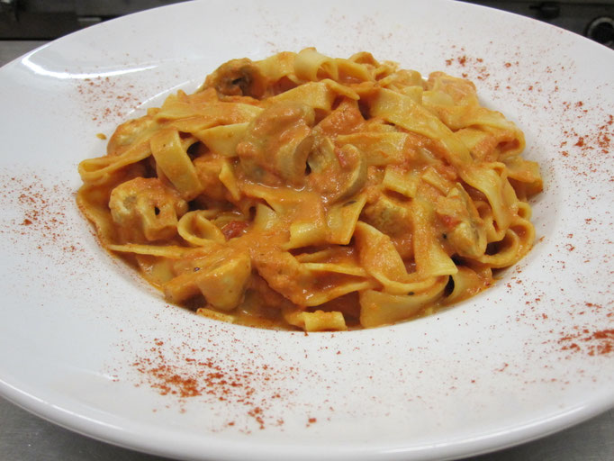 Pasta-Gericht im Bistro Café Restaurant Brasserie Rendezvous