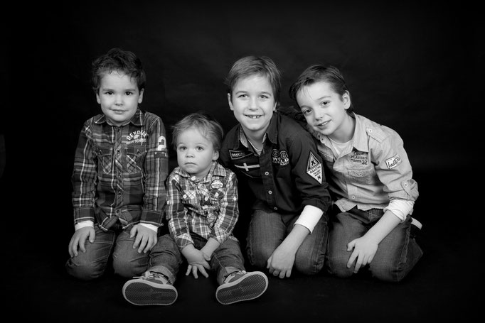 Gezinsfotograaf Familieshoot omgeving Breda h #kinderfotograaf are #kinderfotograaf #kinderfotografie #familiefotograaf #fotoshoot #fotograaf #fotografie #gezinsfotografie #gezinsfoto #familiefotografie  #familieshoot 