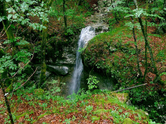 Der Wasserfall eines in die Mostnica mündenden kleinen Seitenbachs