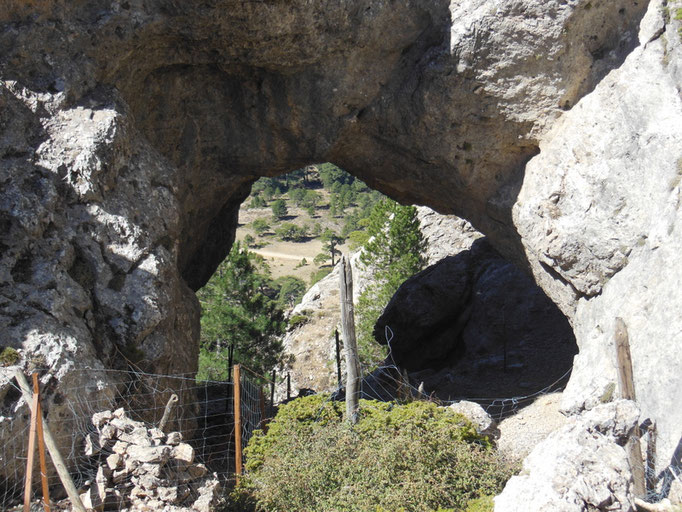 Arco de piedra, antes de llegar a la cima del Cabañas