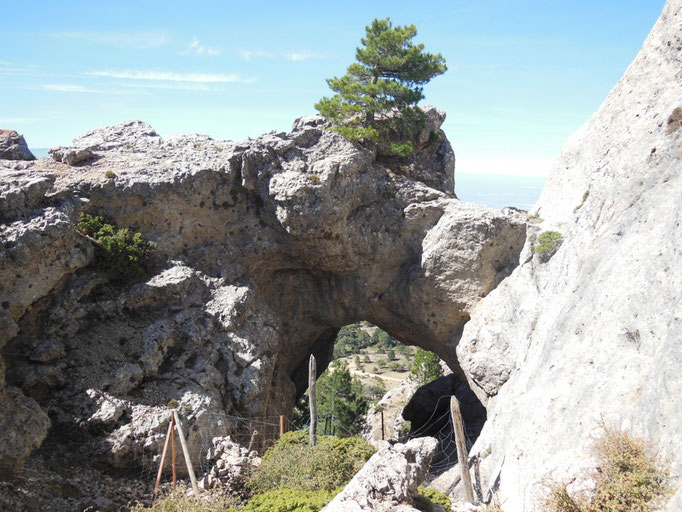 Arco de piedra, antes de llegar a la cima del Cabañas