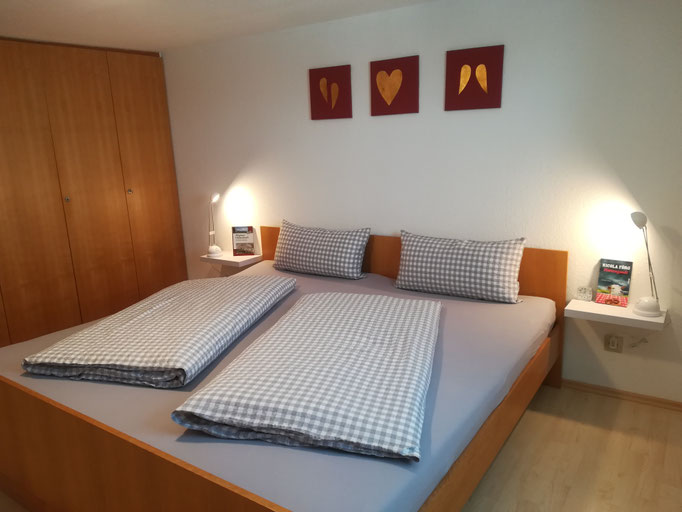 Schlafzimmer mit Einbauschrank