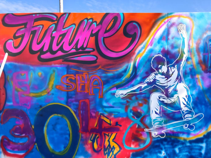 ALTIKOFEN SCHULHAUS - GRAFFITI WORKSHOP AN BAUABSCHRANKUNGEN