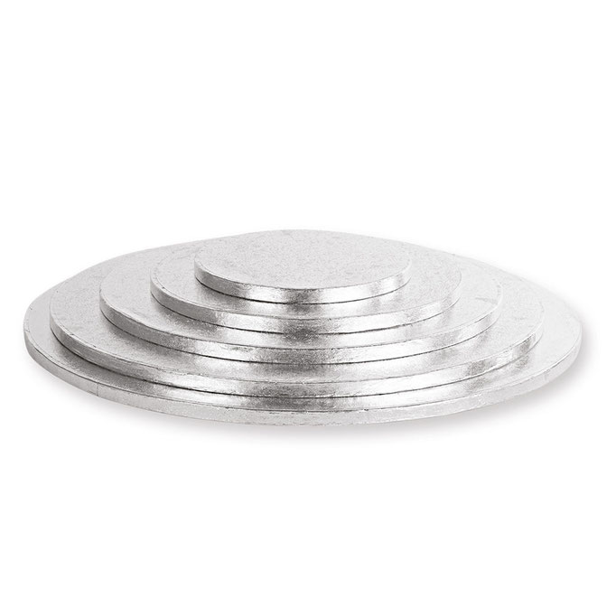 Cakeboards Spessore: 1,2 cm Colore: argento Sotto-torta rigidi rotondi, in cartone rivestiti con alluminio colorato. Imbustati singolarmente.