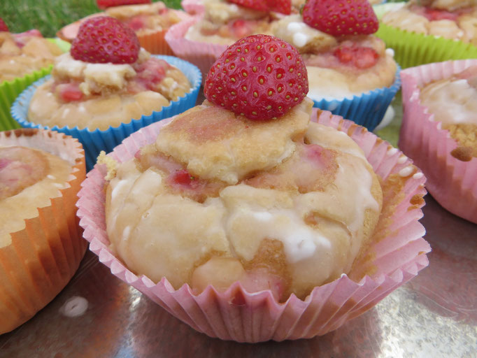 glutenfreie Vanille-Cupcakes mit cremiger Fruchtfüllung - eine Rezepteigenkreation, von Karin eigens für unseren Vegan Bake Sale entwickelt!