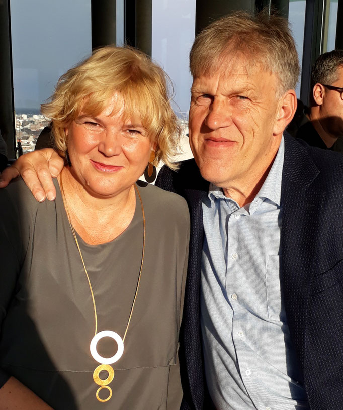 Karin Roesner-Hamburg-Schmuck-Design und Henning T. und ein video