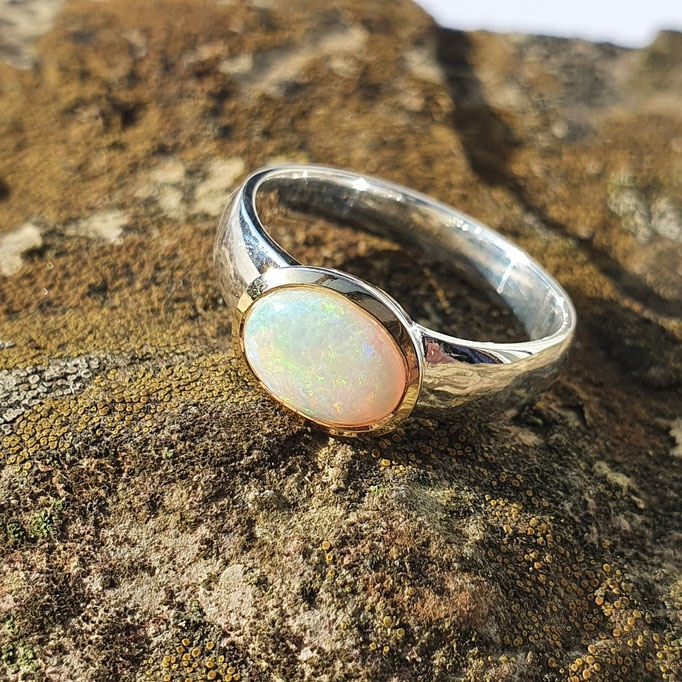 ring-silber-fassung vergoldet-opal