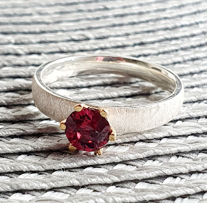 ring-granat-top stein-5 mm- silber-vergoldet