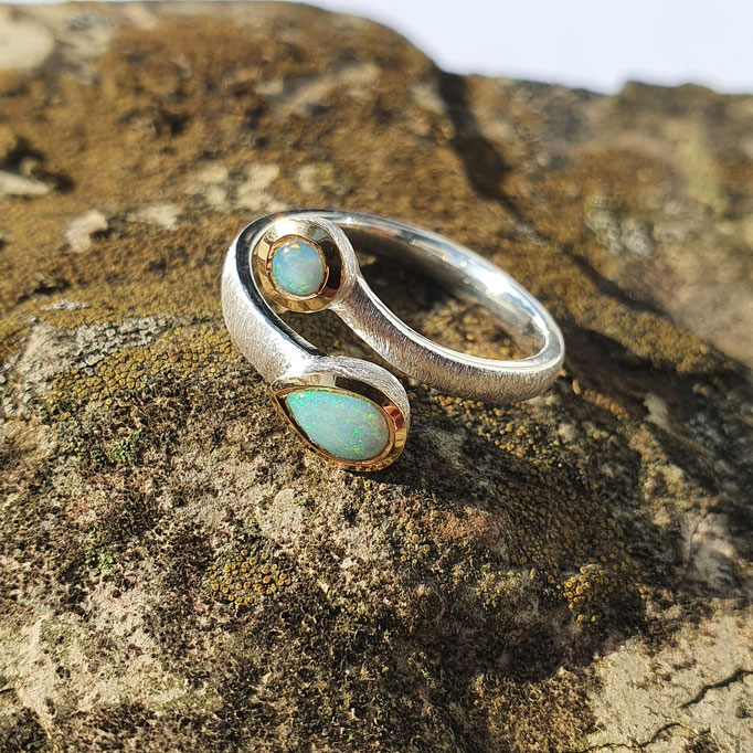 ring-silber-fassung vergoldet- 2 opale