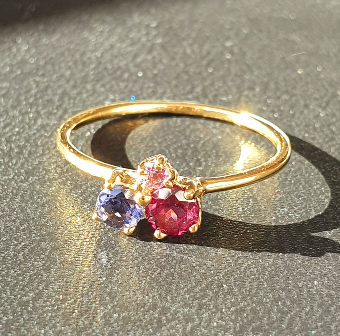 ring-zart-silber-vergoldet-granat-4mm-iolith-3mm-amethyst-2 mm-Ringweite 52+58