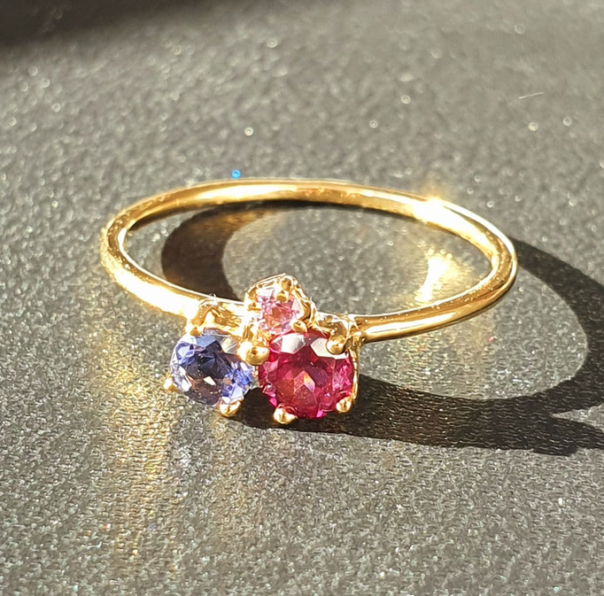 ring-zart-silber-vergoldet-granat-4mm-iolith-3mm-amethyst-2 mm-Ringweite 52+58