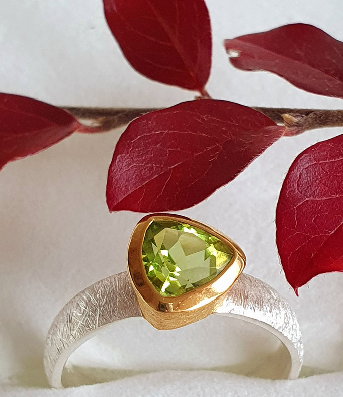 ring-peridot-triangel-silber-vergoldet-stein 7x7mm-925-sterling-top qualität- auch mit rundem Stein 