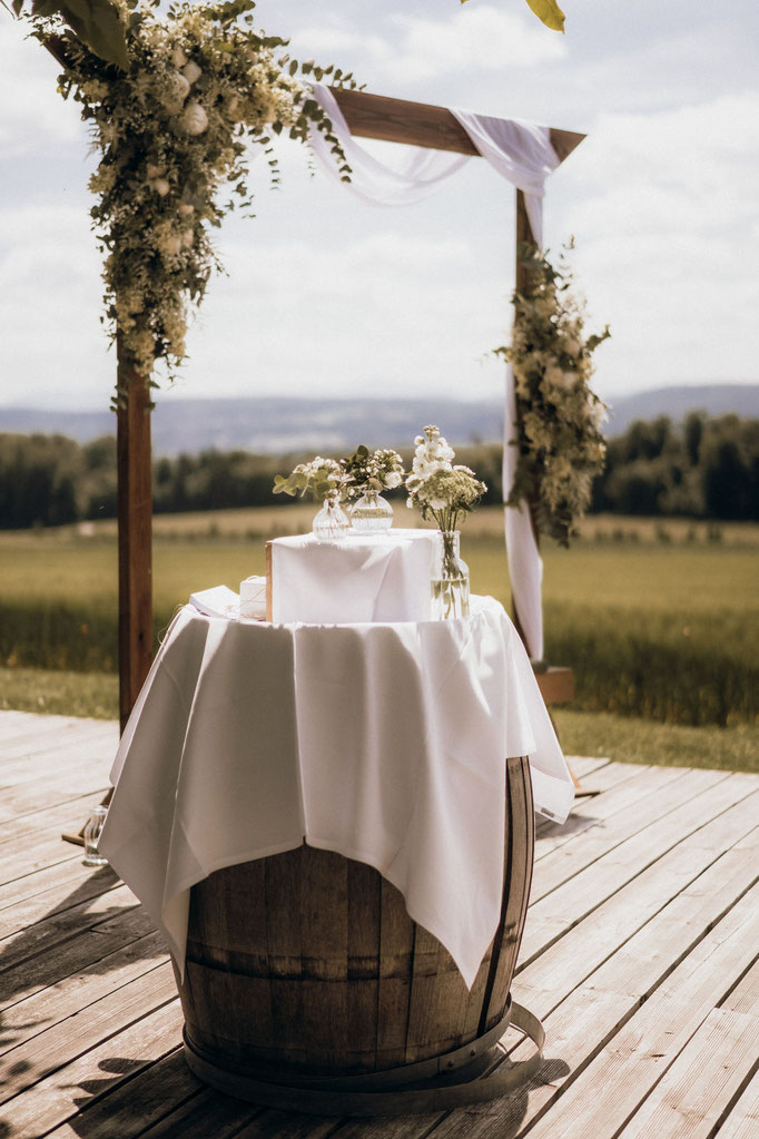 Traubogen Frühlingshochzeit Foto by Karina Sowa Photography & Film