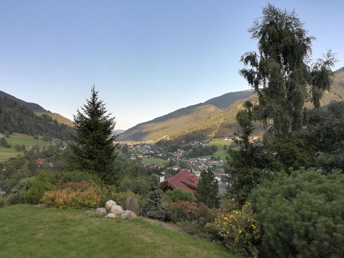 Blick von der Unterkunft ins Tal