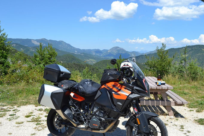 Kurze Rast am Col de Lescou