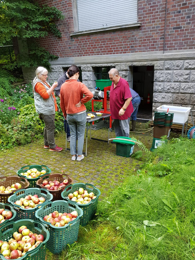Lagebesprechung - Foto Regina Liebel