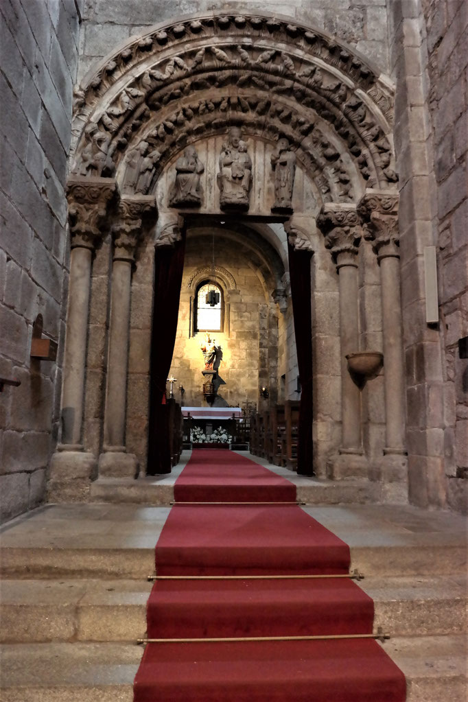 Die kleine Kapelle links neben dem Hauptaltar ist die ursprünglichste Teil von der Kathedrale 