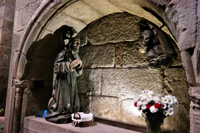 In Korb vor der Christus Statue werden Wunschzettel deponiert, ähnlich wie an der Klagemauer in Jerusalem
