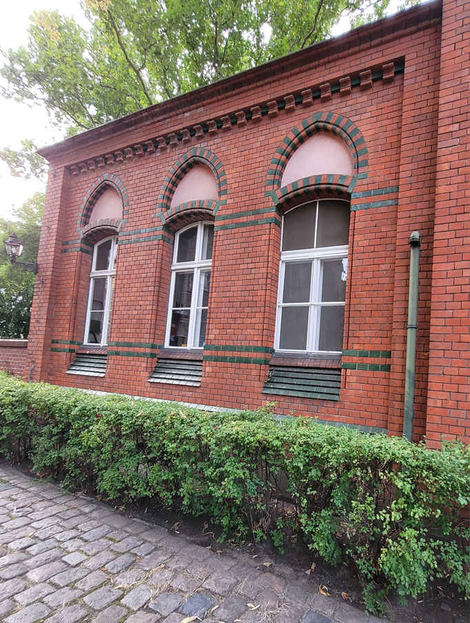 Historisches Backsteinhaus, das unter Denkmalschutz steht - Rotes Steinhaus