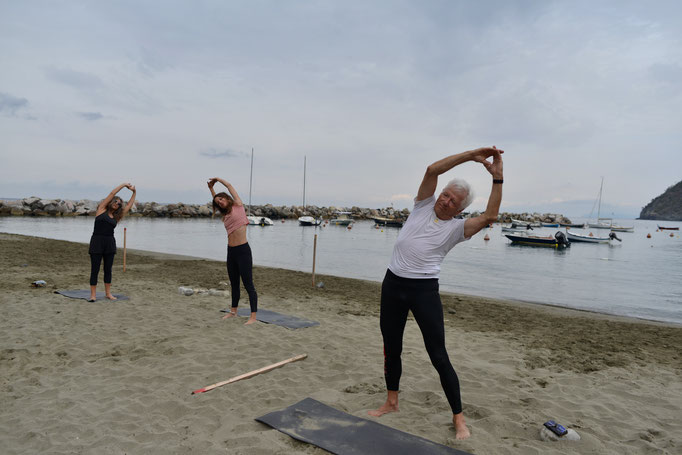 Stage Pilates sur la plage dans les Cinque Terre