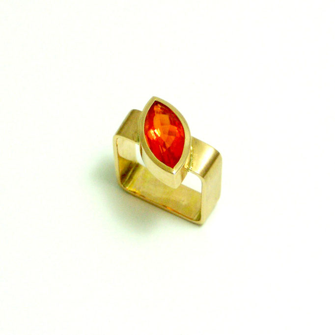 Ring Carée mit Feueropal Gold 750