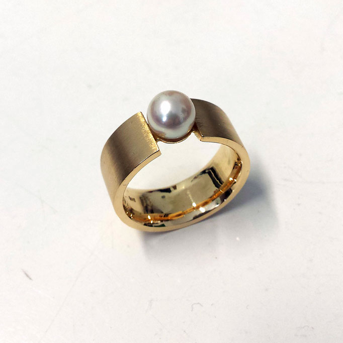 Ring massiv Gold 750 mit Akoya Perle