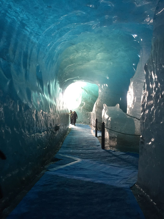 Passage dans la grotte