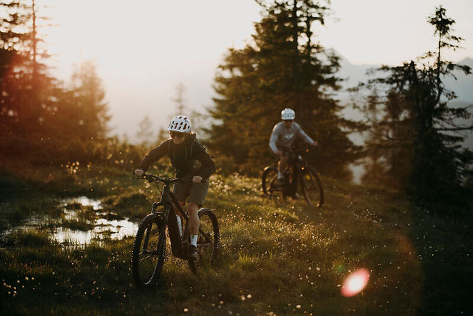 Biker-Service-Angebot: von geführten Touren und individuellen Techniktrainings bis hin zu erstklassigem Bikeverleih ©MBH