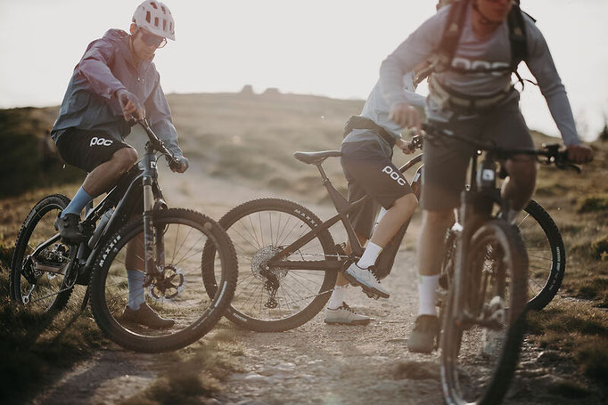 Biker-Service-Angebot: von geführten Touren und individuellen Techniktrainings bis hin zu erstklassigem Bikeverleih ©MBH