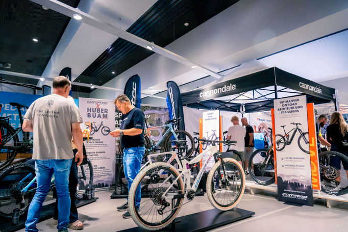 Das Festivalgelände ist Treffpunkt für Gespräche, neue Ideen und Vernetzung. © SPORT 2000 Österreich